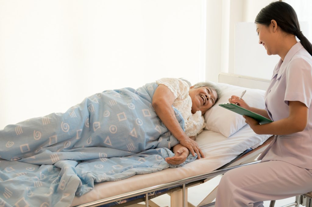 nurse discuss patient recovery report